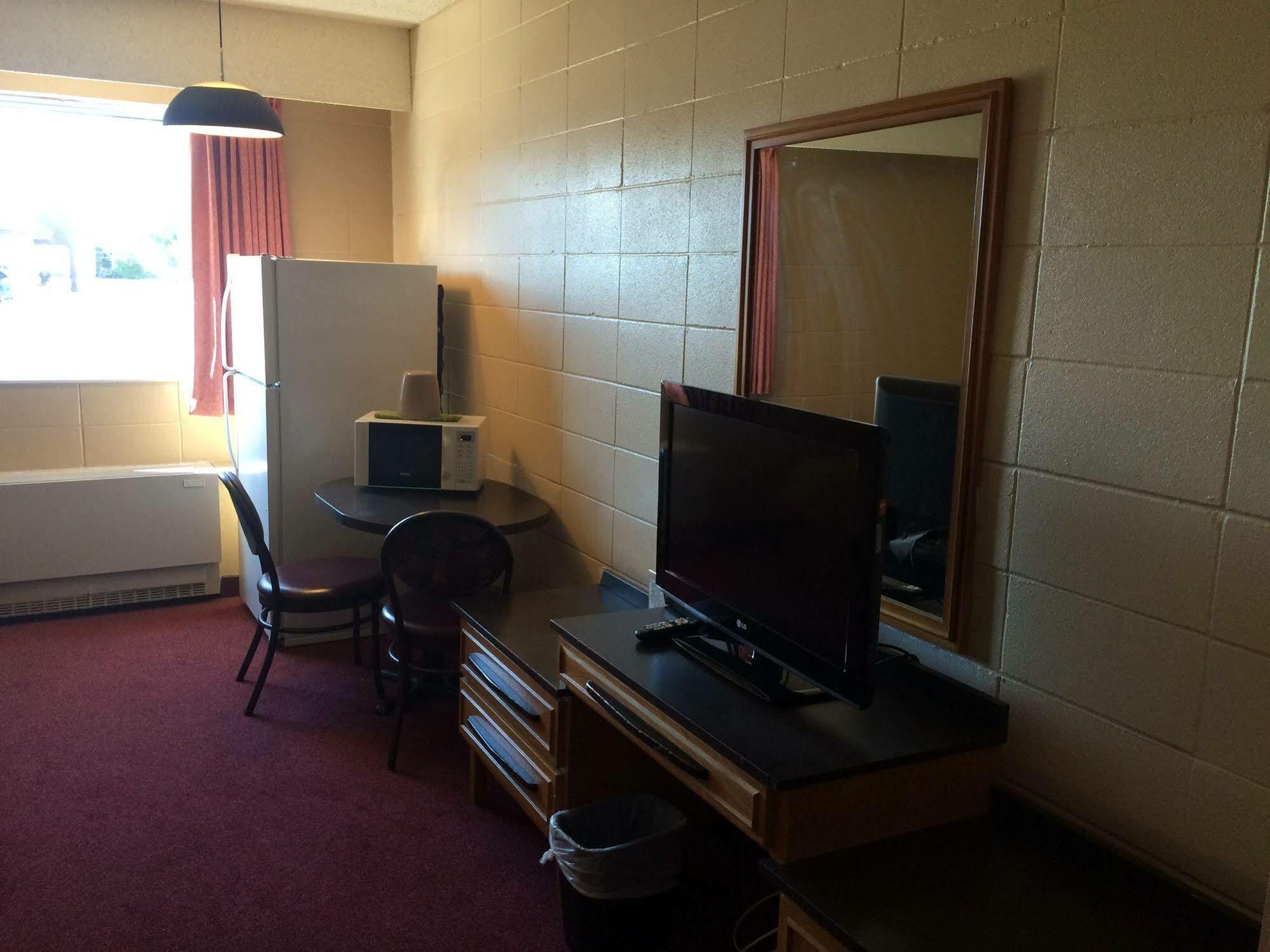 Bonnyville Midtown Motor Inn מראה חיצוני תמונה