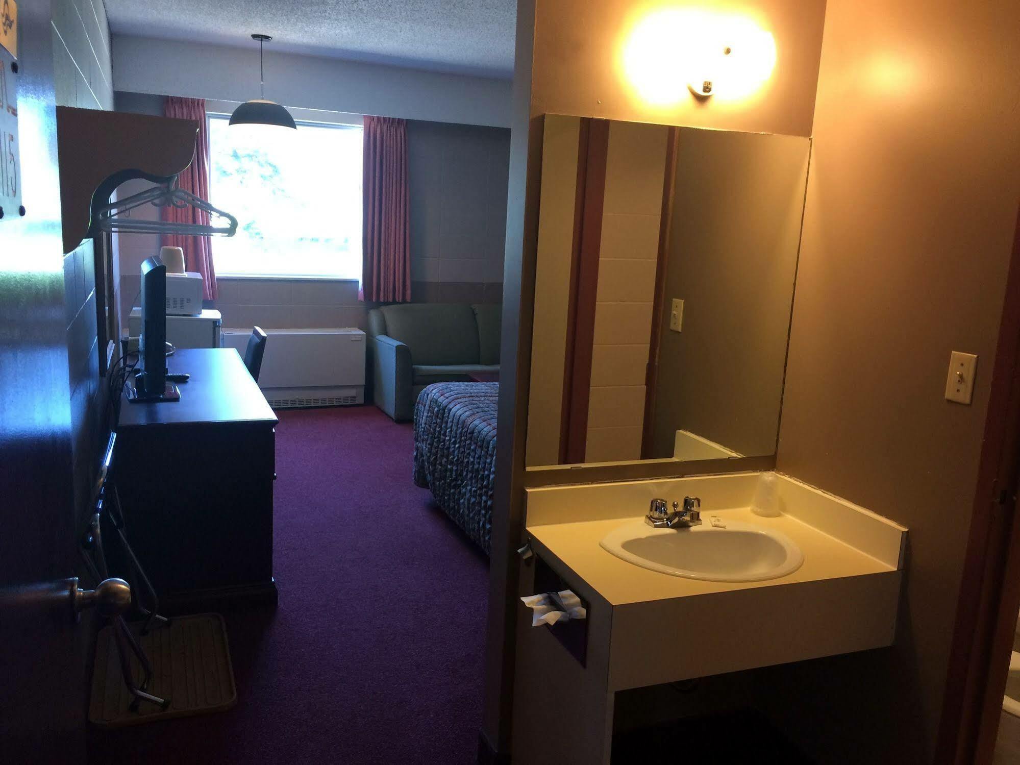 Bonnyville Midtown Motor Inn מראה חיצוני תמונה