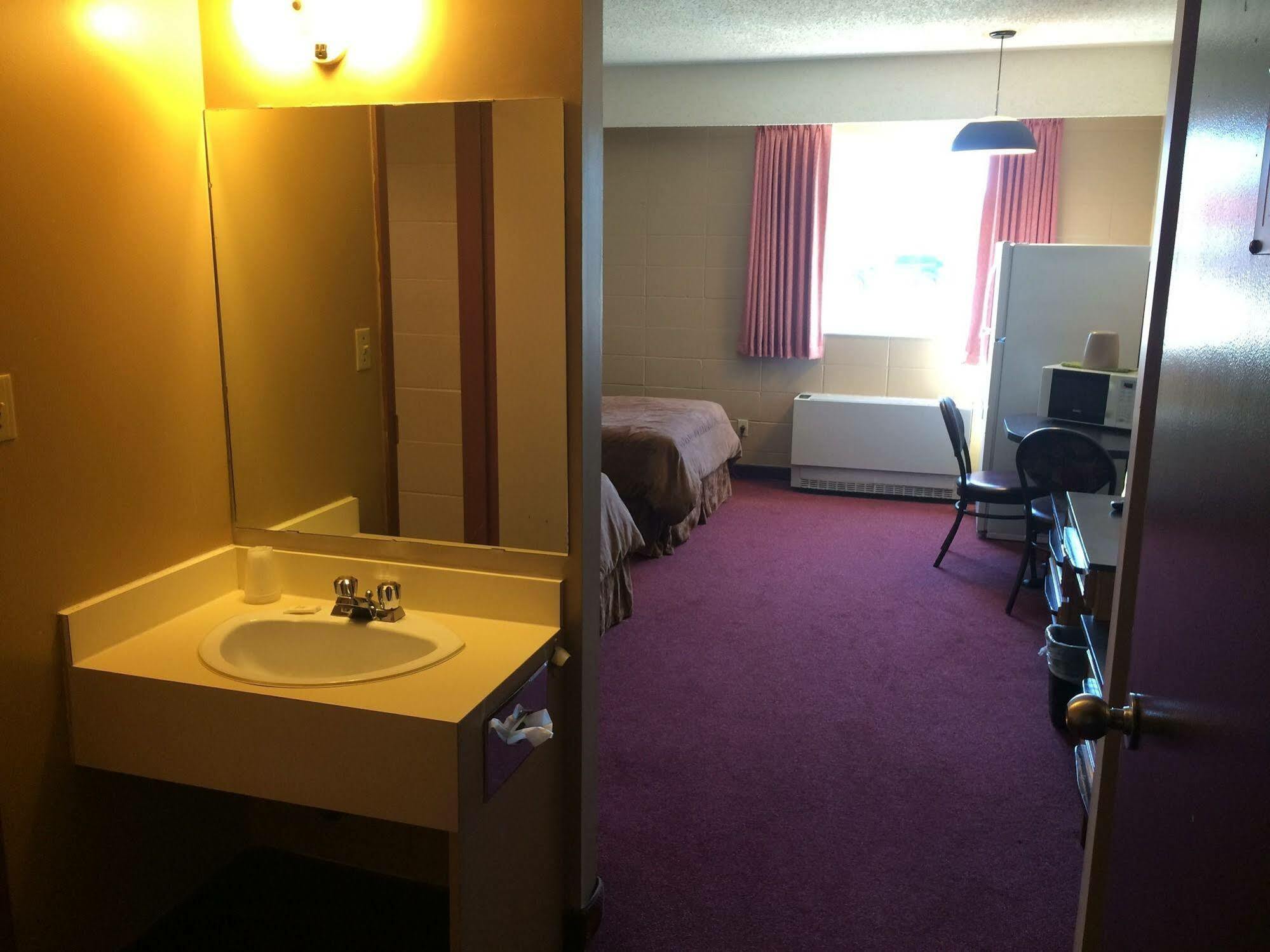 Bonnyville Midtown Motor Inn מראה חיצוני תמונה
